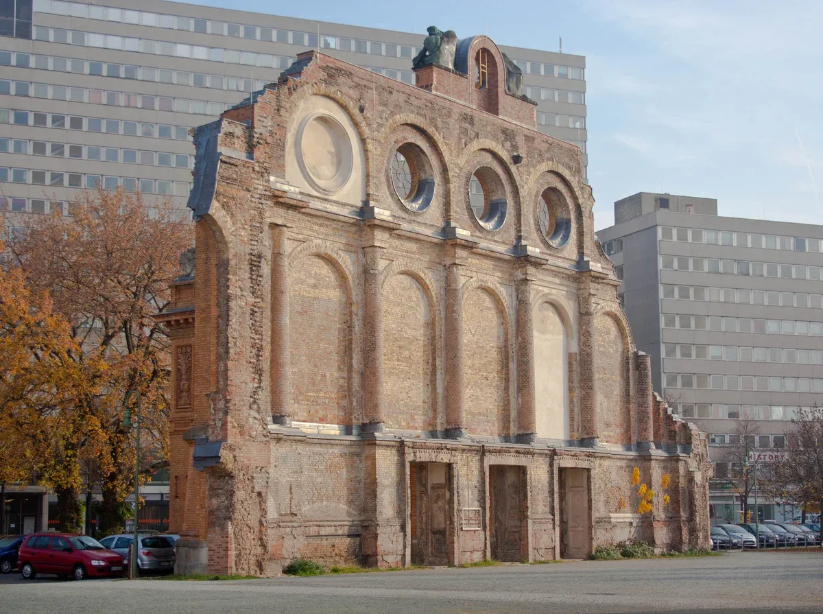 Anhalter Bahnhof ruin near the Berlin Story Bunker